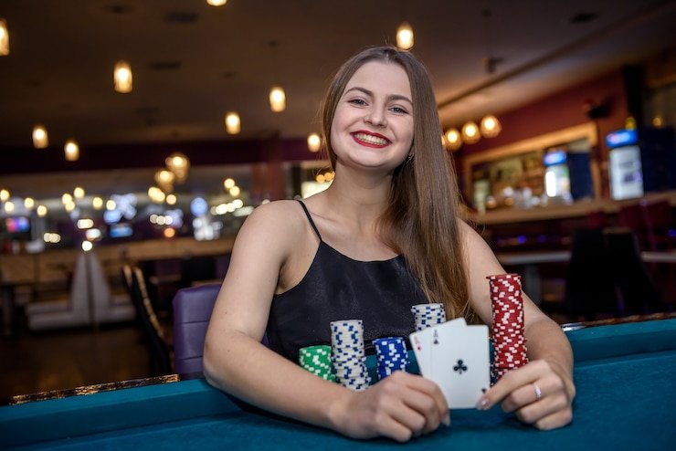 Studio live casino laoban188 dengan dealer dan beberapa meja permainan berkelanjutan